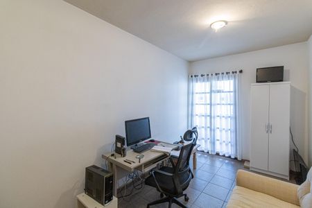 Casa à venda com 465m², 4 quartos e 3 vagas Casa à venda com 465m², 4 quartos e 3 vagasQuarto 1