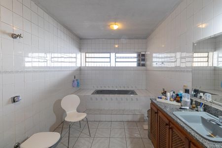 Casa à venda com 465m², 4 quartos e 3 vagas Casa à venda com 465m², 4 quartos e 3 vagasBanheiro da Suíte