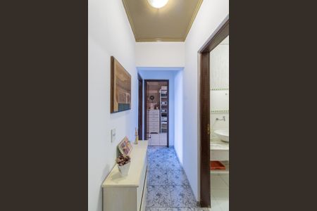 Casa à venda com 465m², 4 quartos e 3 vagas Casa à venda com 465m², 4 quartos e 3 vagasCorredor