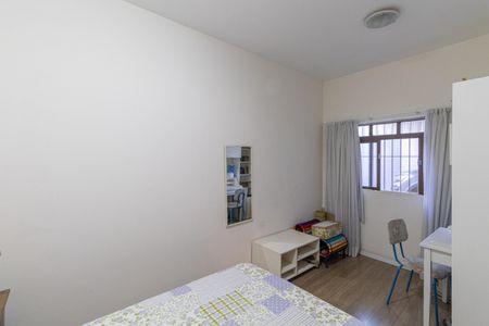 Casa à venda com 465m², 4 quartos e 3 vagas Casa à venda com 465m², 4 quartos e 3 vagasQuarto 1