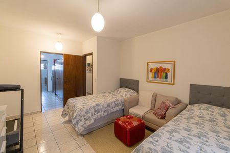 Casa à venda com 465m², 4 quartos e 3 vagas Casa à venda com 465m², 4 quartos e 3 vagasSuíte