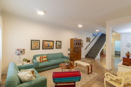 Casa à venda com 465m², 4 quartos e 3 vagas Casa à venda com 465m², 4 quartos e 3 vagasSala