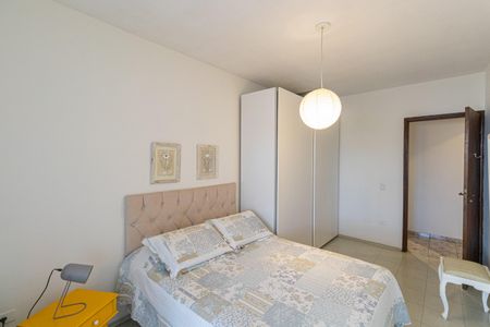 Casa à venda com 465m², 4 quartos e 3 vagas Casa à venda com 465m², 4 quartos e 3 vagasQuarto 2