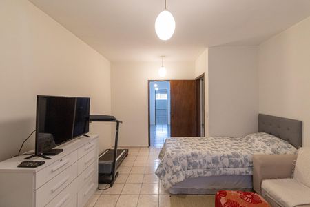 Casa à venda com 465m², 4 quartos e 3 vagas Casa à venda com 465m², 4 quartos e 3 vagasSuíte