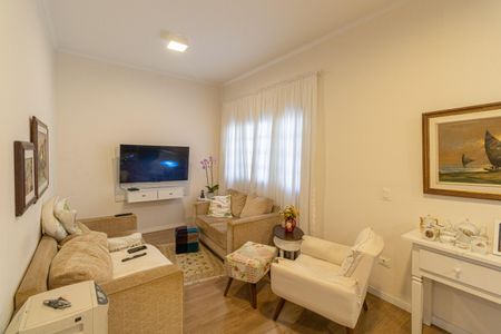 Casa à venda com 465m², 4 quartos e 3 vagas Casa à venda com 465m², 4 quartos e 3 vagasSala