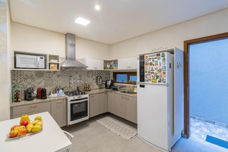 Casa à venda com 465m², 4 quartos e 3 vagas Casa à venda com 465m², 4 quartos e 3 vagasCozinha