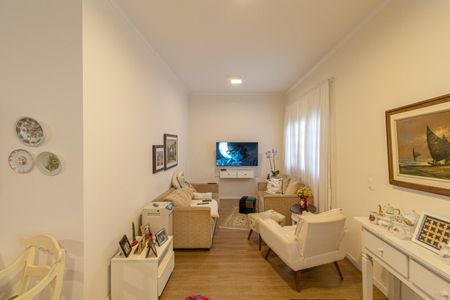 Casa à venda com 465m², 4 quartos e 3 vagas Casa à venda com 465m², 4 quartos e 3 vagasSala