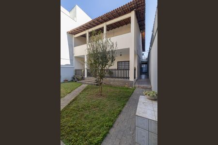 Casa à venda com 465m², 4 quartos e 3 vagas Casa à venda com 465m², 4 quartos e 3 vagasQuintal