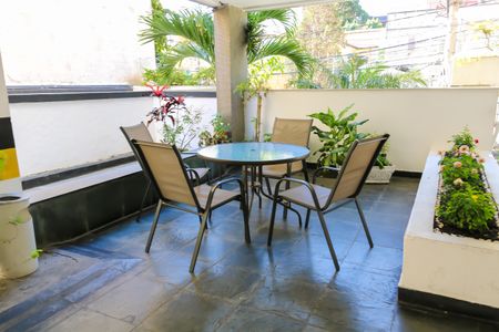 Apartamento à venda com 75m², 2 quartos e 1 vagaEntrada