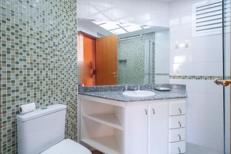 Apartamento à venda com 110m², 3 quartos e 2 vagas Apartamento à venda com 110m², 3 quartos e 2 vagasBanheiro da Suíte