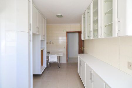 Apartamento à venda com 110m², 3 quartos e 2 vagas Apartamento à venda com 110m², 3 quartos e 2 vagasCozinha