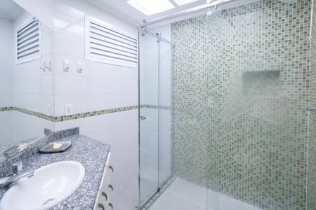 Apartamento à venda com 110m², 3 quartos e 2 vagas Apartamento à venda com 110m², 3 quartos e 2 vagasBanheiro da Suíte