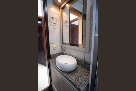 Apartamento para alugar com 55m², 2 quartos e 1 vaga Apartamento para alugar com 55m², 2 quartos e 1 vagaBanheiro social