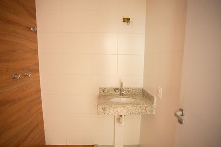 Casa à venda com 124m², 3 quartos e 2 vagasBanheiro 