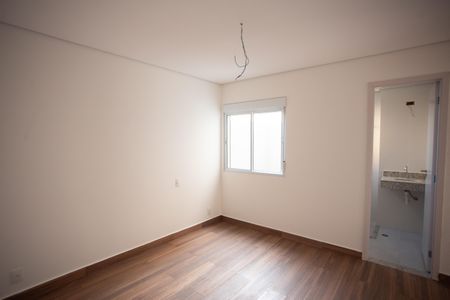 Casa à venda com 124m², 3 quartos e 2 vagasSuíte