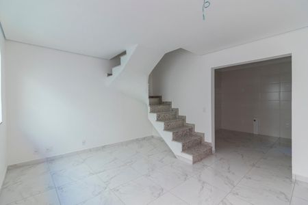 Casa de condomínio à venda com 124m², 3 quartos e 2 vagasSala