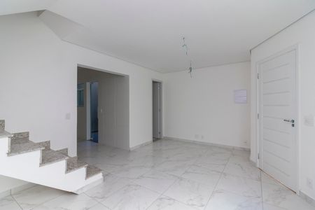 Casa de condomínio à venda com 124m², 3 quartos e 2 vagasSala