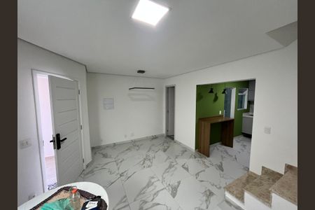 Casa de condomínio à venda com 124m², 3 quartos e 2 vagasSala