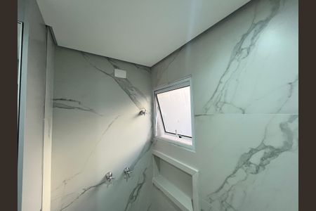 Casa de condomínio à venda com 124m², 3 quartos e 2 vagasBanheiro da Suíte