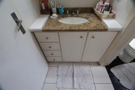 Casa de condomínio à venda com 80m², 2 quartos e 2 vagasBanheiro Social