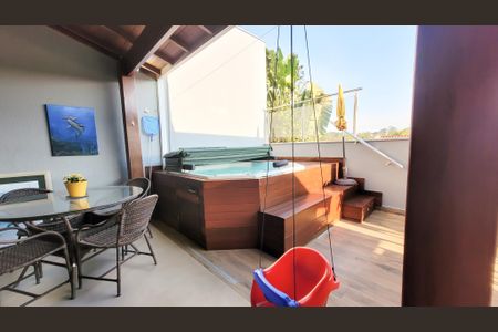 Casa de condomínio à venda com 276m², 4 quartos e 4 vagas Casa de condomínio à venda com 276m², 4 quartos e 4 vagasÁrea comum