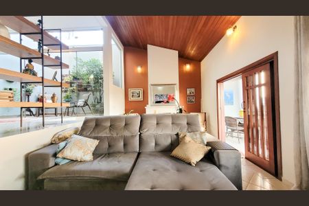 Casa de condomínio à venda com 276m², 4 quartos e 4 vagas Casa de condomínio à venda com 276m², 4 quartos e 4 vagasSala de Estar