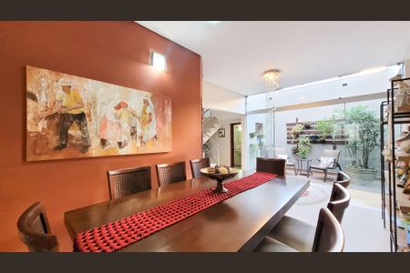 Casa de condomínio à venda com 276m², 4 quartos e 4 vagas Casa de condomínio à venda com 276m², 4 quartos e 4 vagasSala de Jantar