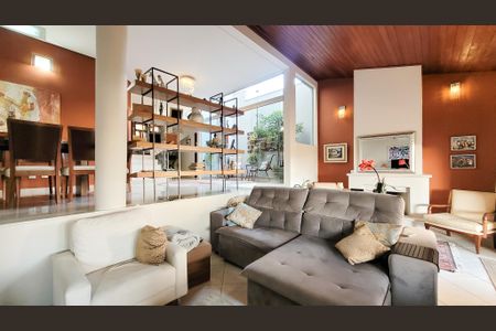 Casa de condomínio à venda com 276m², 4 quartos e 4 vagas Casa de condomínio à venda com 276m², 4 quartos e 4 vagasSala de Estar