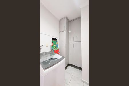 Casa de condomínio à venda com 276m², 4 quartos e 4 vagas Casa de condomínio à venda com 276m², 4 quartos e 4 vagasÁrea de Serviço