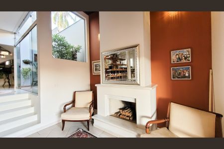 Casa de condomínio à venda com 276m², 4 quartos e 4 vagas Casa de condomínio à venda com 276m², 4 quartos e 4 vagasSala de Estar