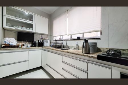 Casa de condomínio à venda com 276m², 4 quartos e 4 vagas Casa de condomínio à venda com 276m², 4 quartos e 4 vagasCozinha