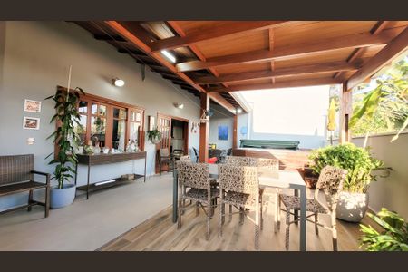 Casa de condomínio à venda com 276m², 4 quartos e 4 vagas Casa de condomínio à venda com 276m², 4 quartos e 4 vagasÁrea comum