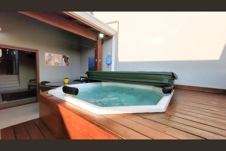 Casa de condomínio à venda com 276m², 4 quartos e 4 vagas Casa de condomínio à venda com 276m², 4 quartos e 4 vagasÁrea comum