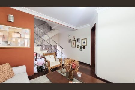 Casa de condomínio à venda com 276m², 4 quartos e 4 vagas Casa de condomínio à venda com 276m², 4 quartos e 4 vagasSala 1