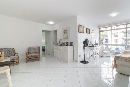 Apartamento à venda com 90m², 2 quartos e 1 vaga Apartamento à venda com 90m², 2 quartos e 1 vagaSala