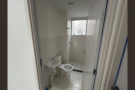 Banheiro de apartamento à venda com 2 quartos, 45m² em Gardênia Azul, Rio de Janeiro