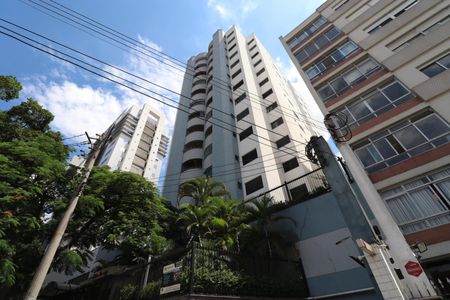 Apartamento para alugar com 117m², 3 quartos e 2 vagasFachada