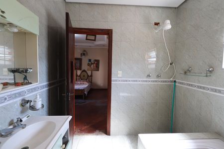 Casa à venda com 350m², 5 quartos e 4 vagasBanheiro da Suíte 3