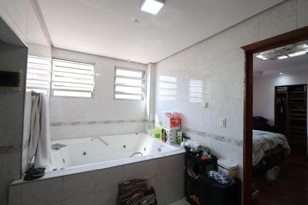 Casa à venda com 350m², 5 quartos e 4 vagasBanheiro da Suíte 4