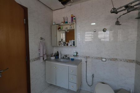 Casa à venda com 350m², 5 quartos e 4 vagasBanheiro da Suíte 4