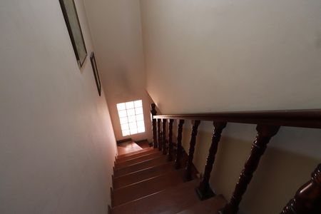 Casa à venda com 350m², 5 quartos e 4 vagasEscada