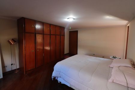 Casa à venda com 350m², 5 quartos e 4 vagasQuarto 1 - Suíte