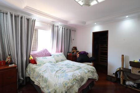 Casa à venda com 350m², 5 quartos e 4 vagasQuarto 4 - Suíte