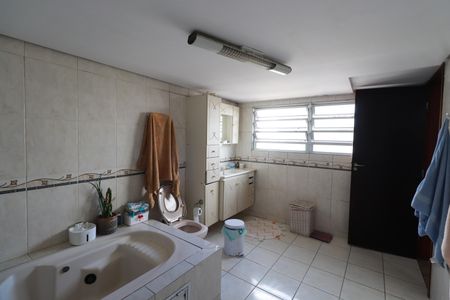 Casa à venda com 350m², 5 quartos e 4 vagasBanheiro da Suíte 1
