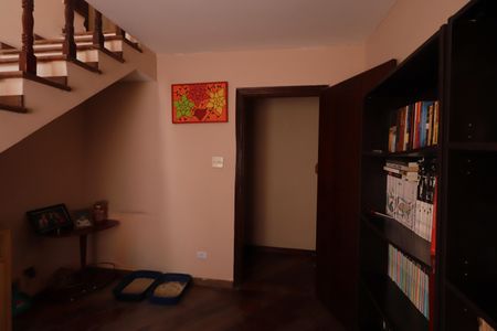 Casa à venda com 350m², 5 quartos e 4 vagasEscada