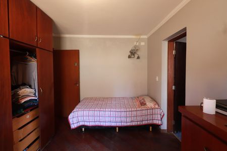 Casa à venda com 350m², 5 quartos e 4 vagasQuarto 2 - Suíte