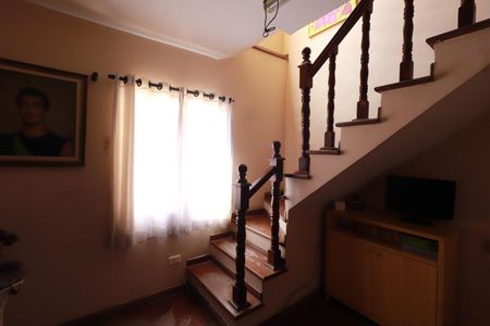 Casa à venda com 350m², 5 quartos e 4 vagasEscada