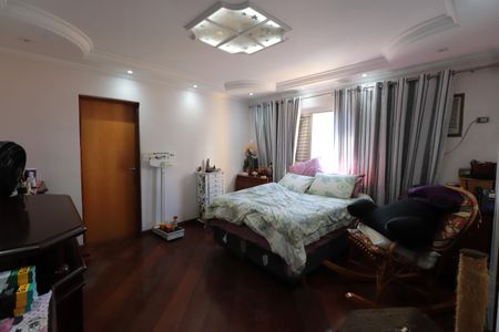 Casa à venda com 350m², 5 quartos e 4 vagasQuarto 4 - Suíte