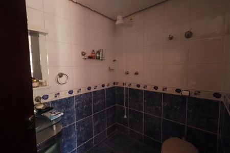 Casa à venda com 350m², 5 quartos e 4 vagasBanheiro da Suíte 2