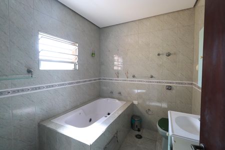 Casa à venda com 350m², 5 quartos e 4 vagasBanheiro da Suíte 3